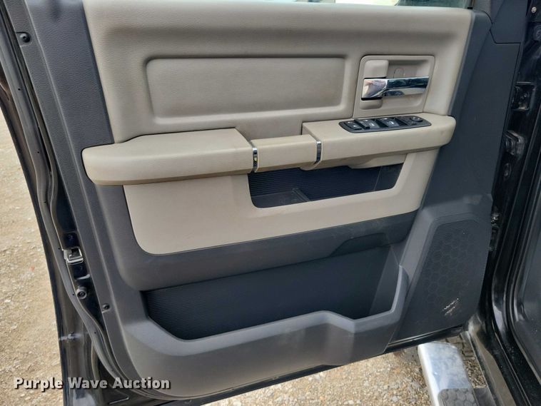 image for item DZ7020 2011 Dodge Ram 2500 Crew Cab pickup truck