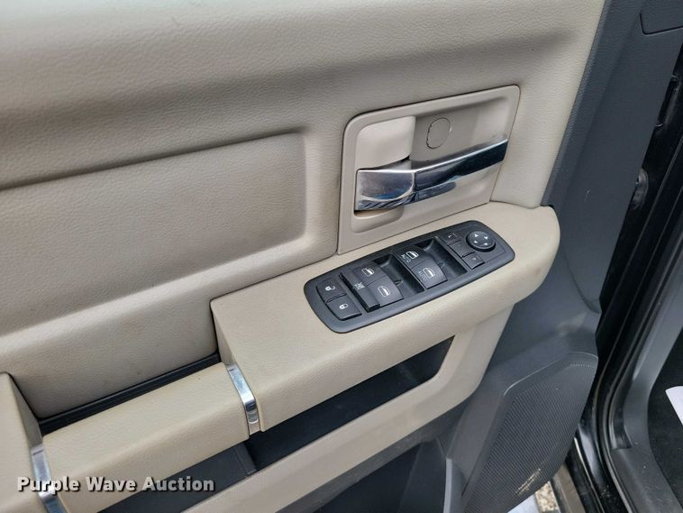 image for item DZ7020 2011 Dodge Ram 2500 Crew Cab pickup truck