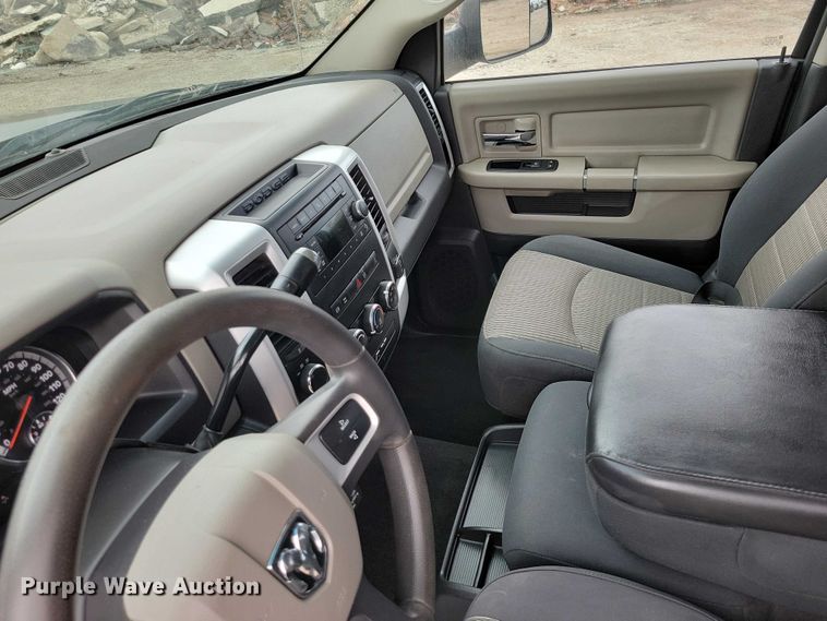 image for item DZ7020 2011 Dodge Ram 2500 Crew Cab pickup truck