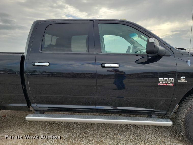 image for item DZ7020 2011 Dodge Ram 2500 Crew Cab pickup truck