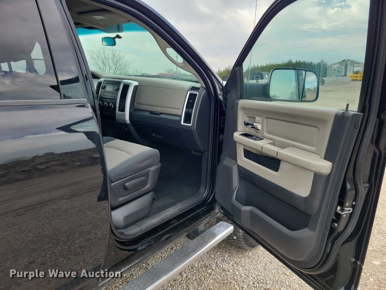 image for item DZ7020 2011 Dodge Ram 2500 Crew Cab pickup truck
