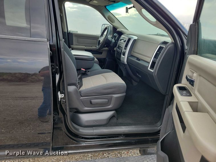 image for item DZ7020 2011 Dodge Ram 2500 Crew Cab pickup truck