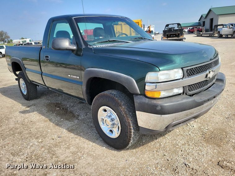 image for item DZ7021 2002 Chevrolet Silverado 2500HD pickup truck