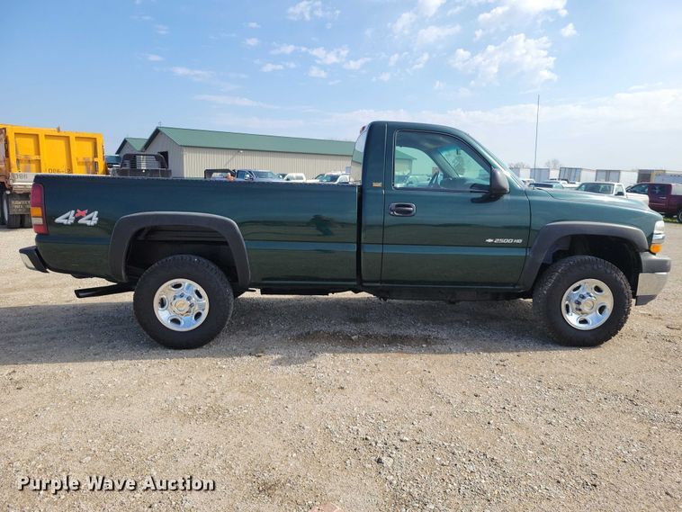 image for item DZ7021 2002 Chevrolet Silverado 2500HD pickup truck