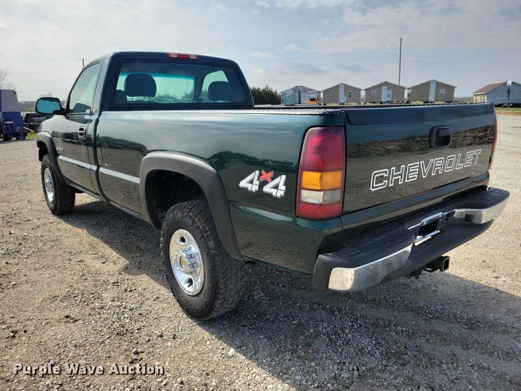 image for item DZ7021 2002 Chevrolet Silverado 2500HD pickup truck