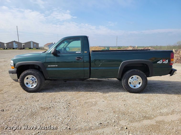 image for item DZ7021 2002 Chevrolet Silverado 2500HD pickup truck