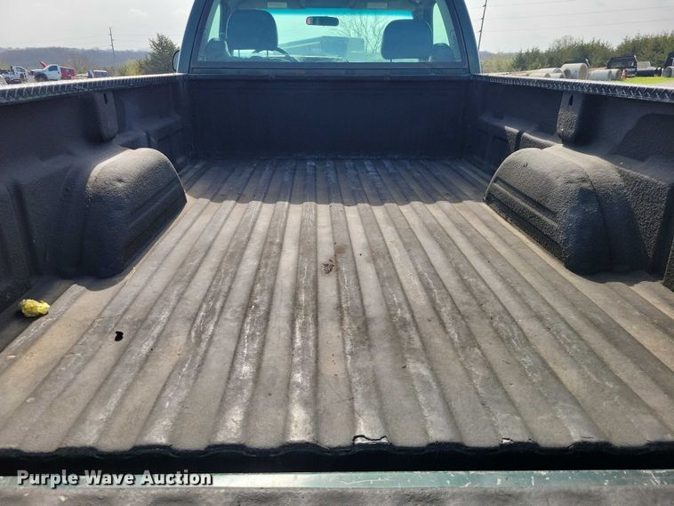 image for item DZ7021 2002 Chevrolet Silverado 2500HD pickup truck