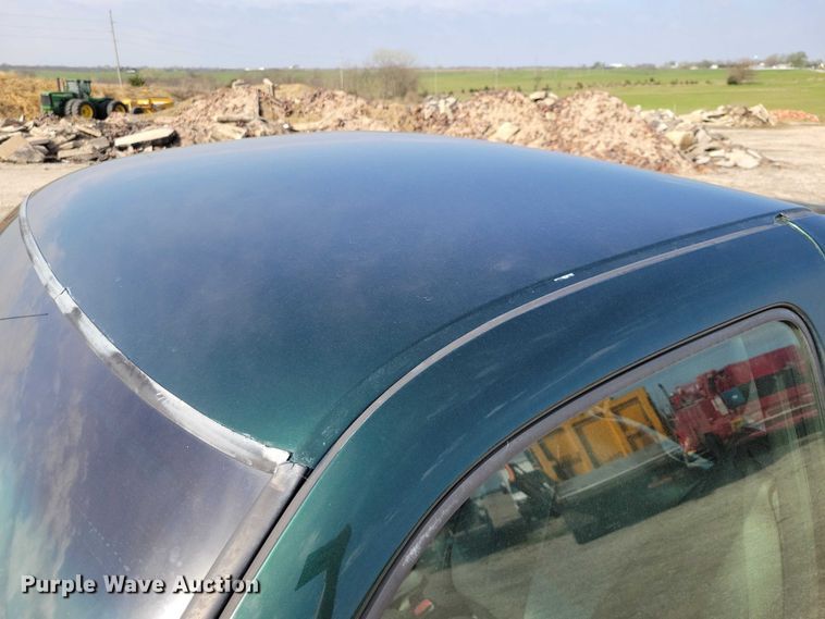 image for item DZ7021 2002 Chevrolet Silverado 2500HD pickup truck