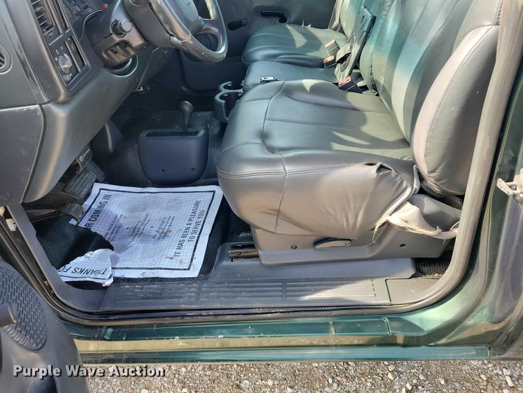 image for item DZ7021 2002 Chevrolet Silverado 2500HD pickup truck