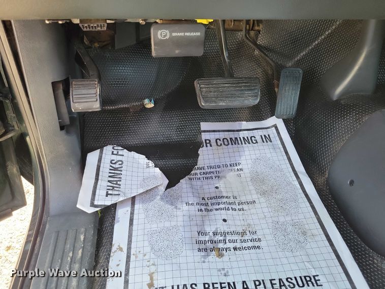 image for item DZ7021 2002 Chevrolet Silverado 2500HD pickup truck