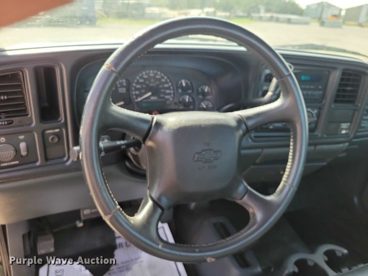 image for item DZ7021 2002 Chevrolet Silverado 2500HD pickup truck