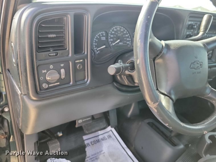 image for item DZ7021 2002 Chevrolet Silverado 2500HD pickup truck