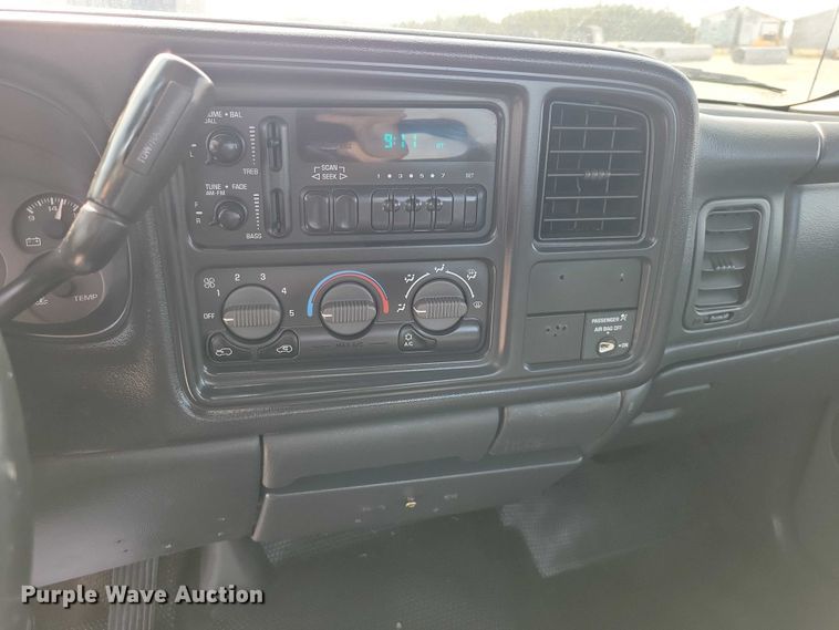 image for item DZ7021 2002 Chevrolet Silverado 2500HD pickup truck