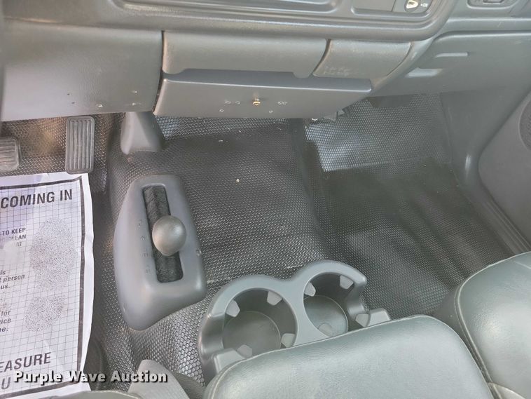 image for item DZ7021 2002 Chevrolet Silverado 2500HD pickup truck