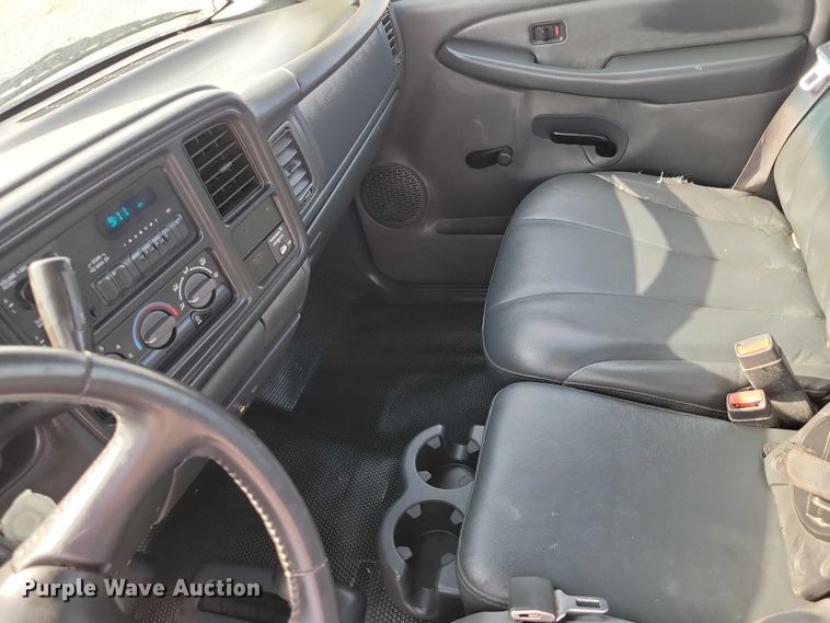 image for item DZ7021 2002 Chevrolet Silverado 2500HD pickup truck