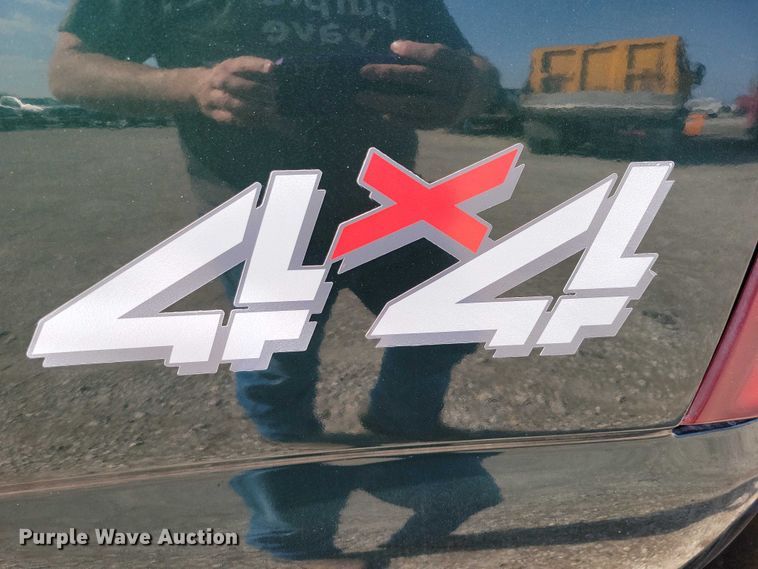 image for item DZ7021 2002 Chevrolet Silverado 2500HD pickup truck