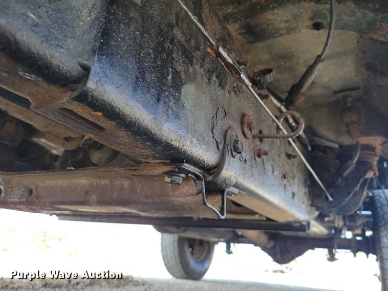 image for item DZ7021 2002 Chevrolet Silverado 2500HD pickup truck