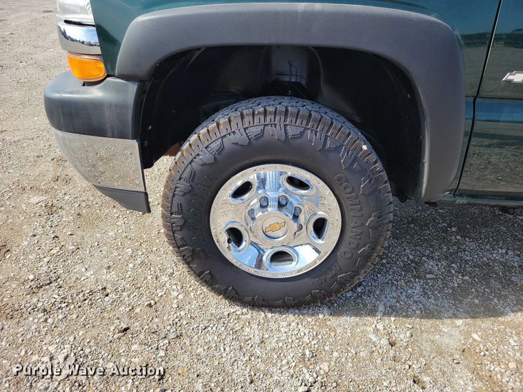 image for item DZ7021 2002 Chevrolet Silverado 2500HD pickup truck