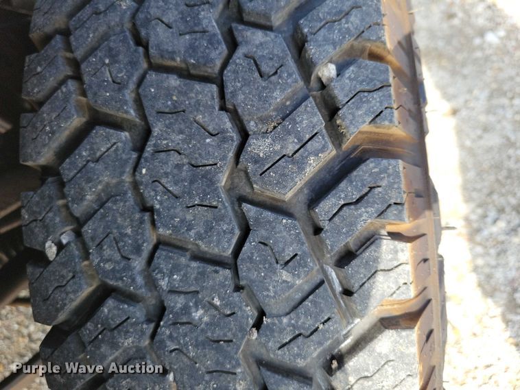 image for item DZ7021 2002 Chevrolet Silverado 2500HD pickup truck