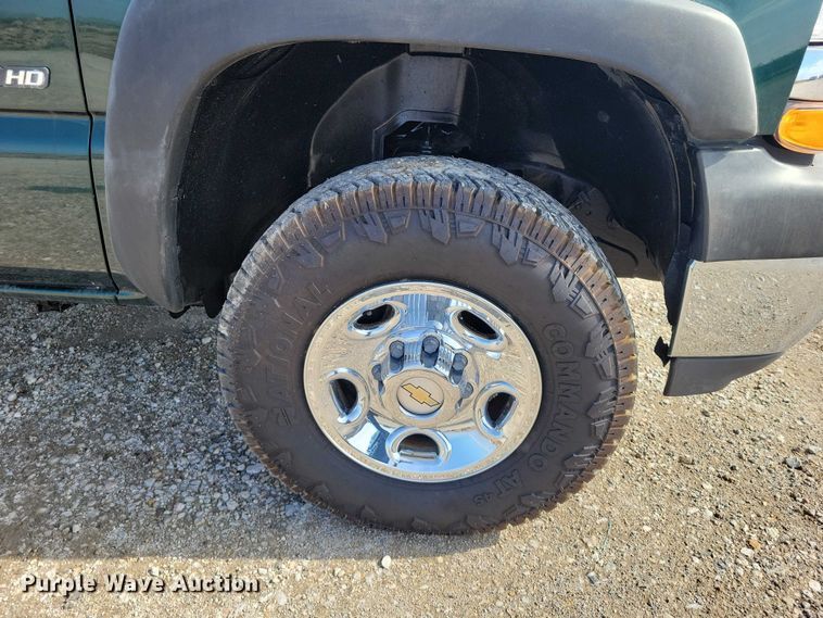 image for item DZ7021 2002 Chevrolet Silverado 2500HD pickup truck