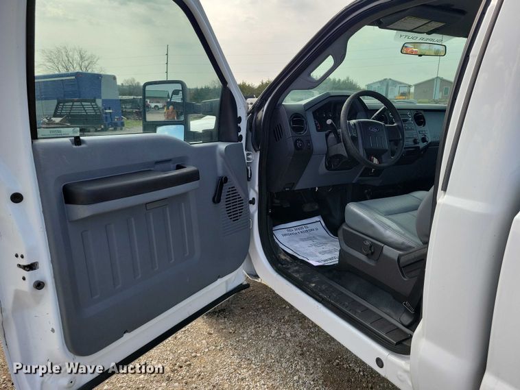 image for item DZ7022 2015 Ford F250 Super Duty pickup truck