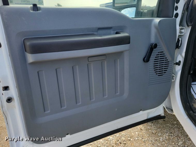 image for item DZ7022 2015 Ford F250 Super Duty pickup truck