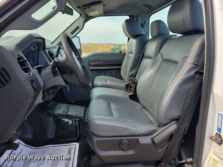 image for item DZ7022 2015 Ford F250 Super Duty pickup truck