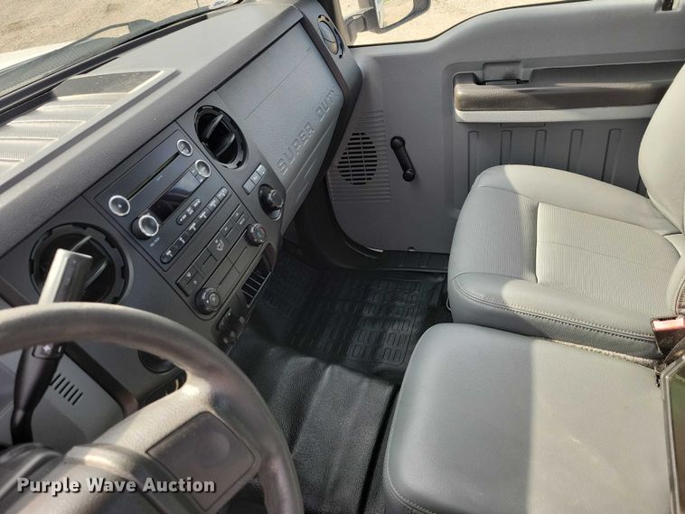 image for item DZ7022 2015 Ford F250 Super Duty pickup truck