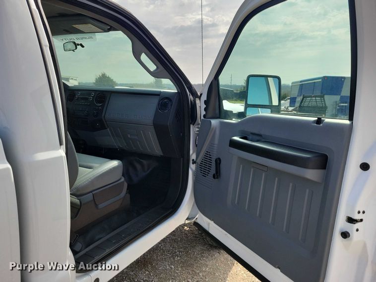 image for item DZ7022 2015 Ford F250 Super Duty pickup truck