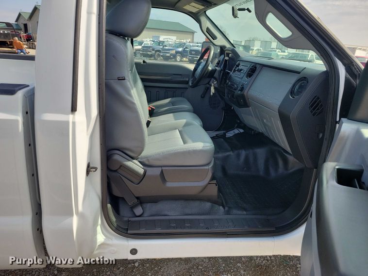 image for item DZ7022 2015 Ford F250 Super Duty pickup truck