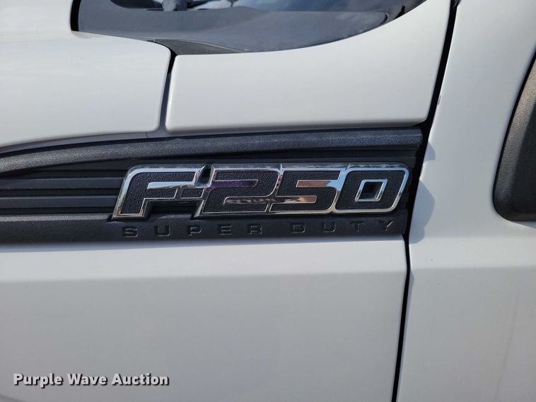 image for item DZ7022 2015 Ford F250 Super Duty pickup truck