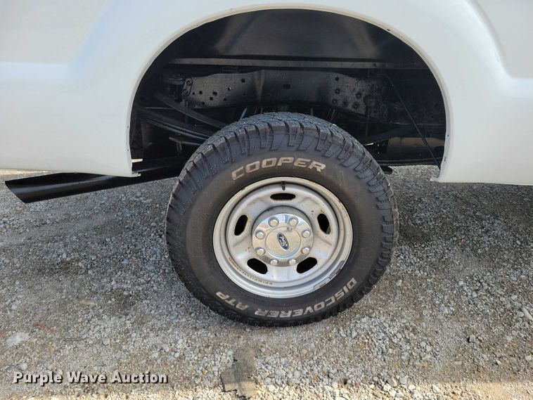 image for item DZ7022 2015 Ford F250 Super Duty pickup truck