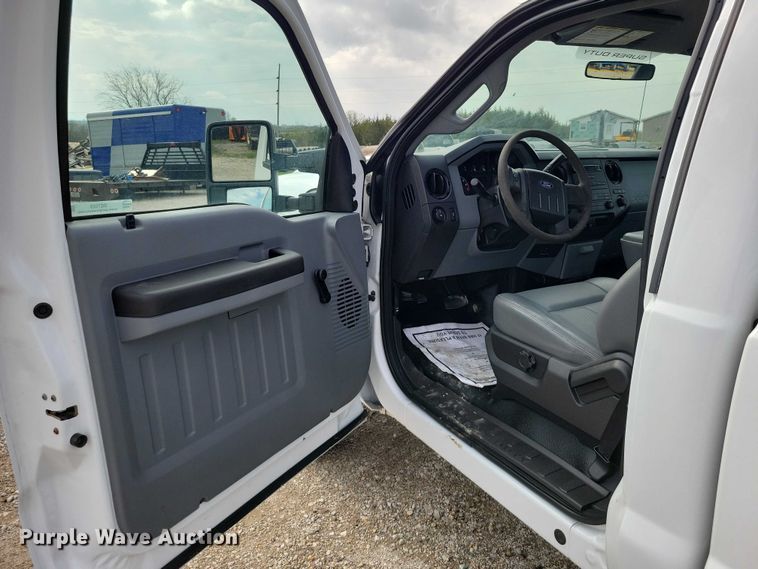 image for item DZ7023 2011 Ford F250 Super Duty pickup truck