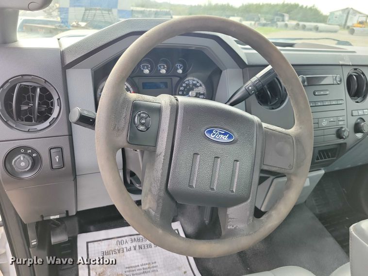 image for item DZ7023 2011 Ford F250 Super Duty pickup truck