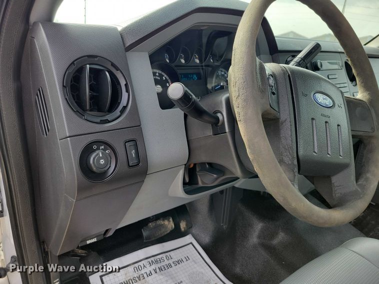 image for item DZ7023 2011 Ford F250 Super Duty pickup truck