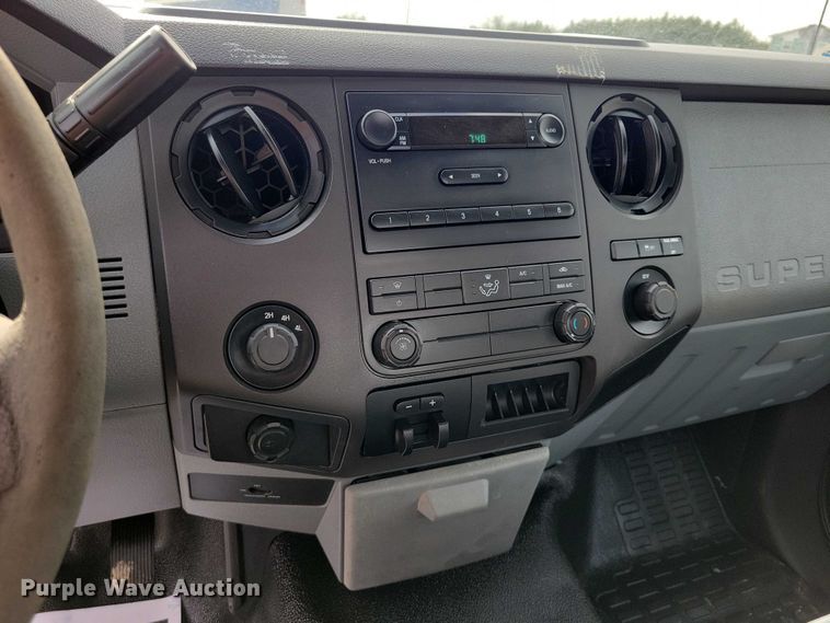 image for item DZ7023 2011 Ford F250 Super Duty pickup truck