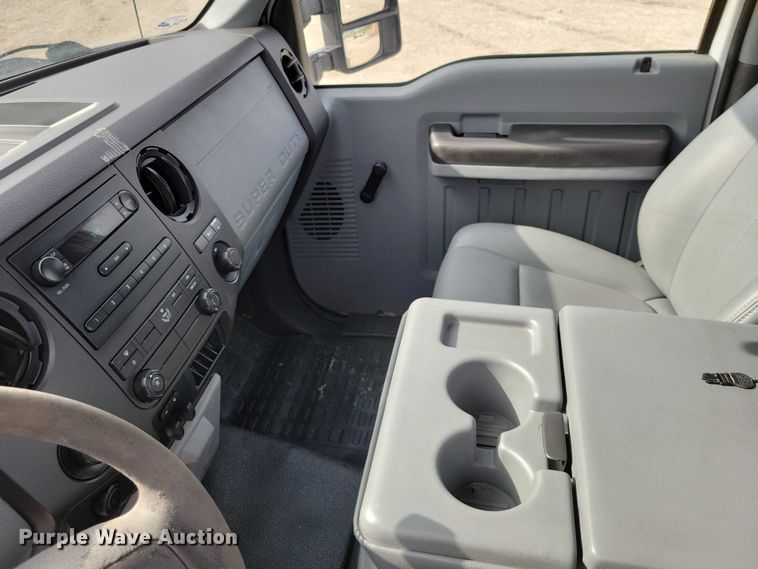 image for item DZ7023 2011 Ford F250 Super Duty pickup truck