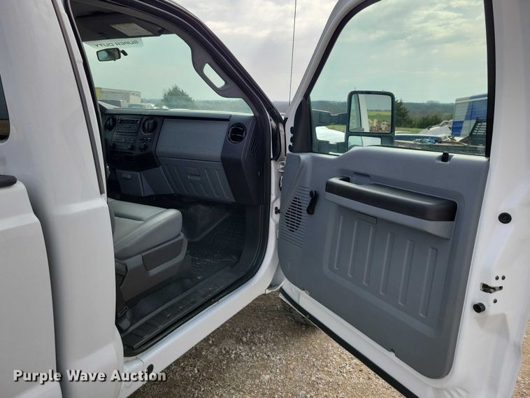 image for item DZ7023 2011 Ford F250 Super Duty pickup truck