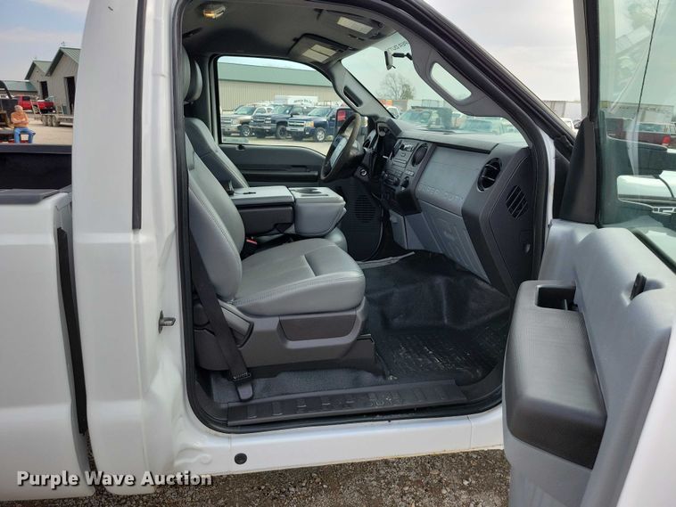 image for item DZ7023 2011 Ford F250 Super Duty pickup truck