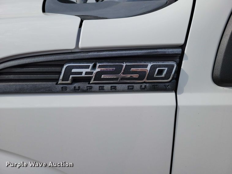 image for item DZ7023 2011 Ford F250 Super Duty pickup truck