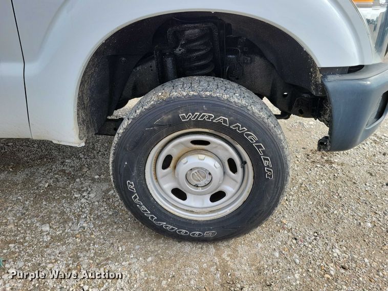 image for item DZ7023 2011 Ford F250 Super Duty pickup truck
