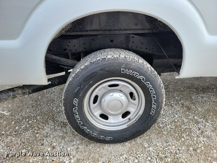 image for item DZ7023 2011 Ford F250 Super Duty pickup truck
