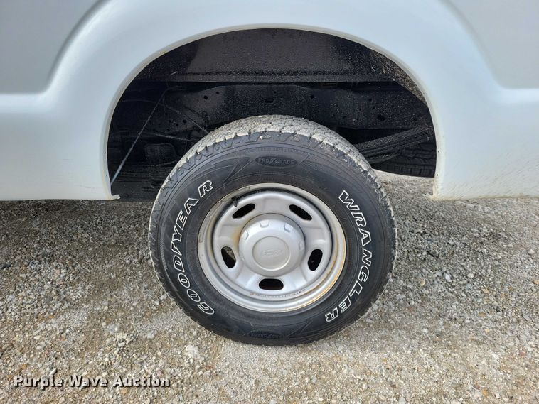 image for item DZ7023 2011 Ford F250 Super Duty pickup truck