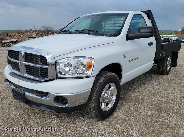image for item DZ7024 2006 Dodge Ram 2500 flatbed pickup truck