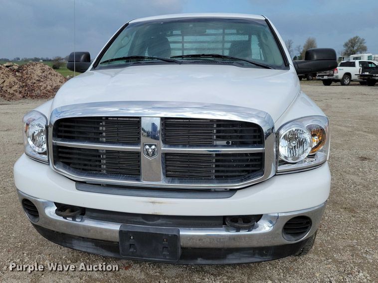 image for item DZ7024 2006 Dodge Ram 2500 flatbed pickup truck