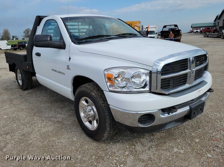 image for item DZ7024 2006 Dodge Ram 2500 flatbed pickup truck