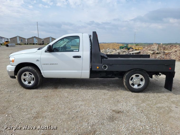 image for item DZ7024 2006 Dodge Ram 2500 flatbed pickup truck