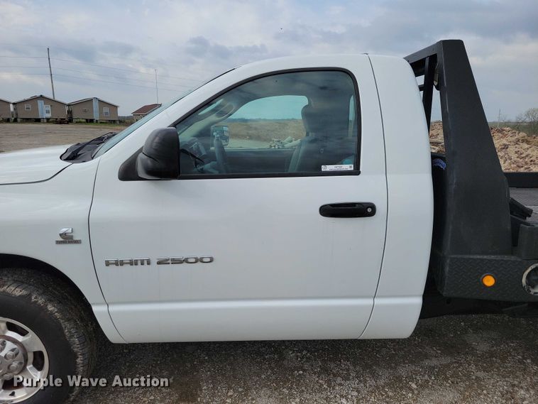 image for item DZ7024 2006 Dodge Ram 2500 flatbed pickup truck