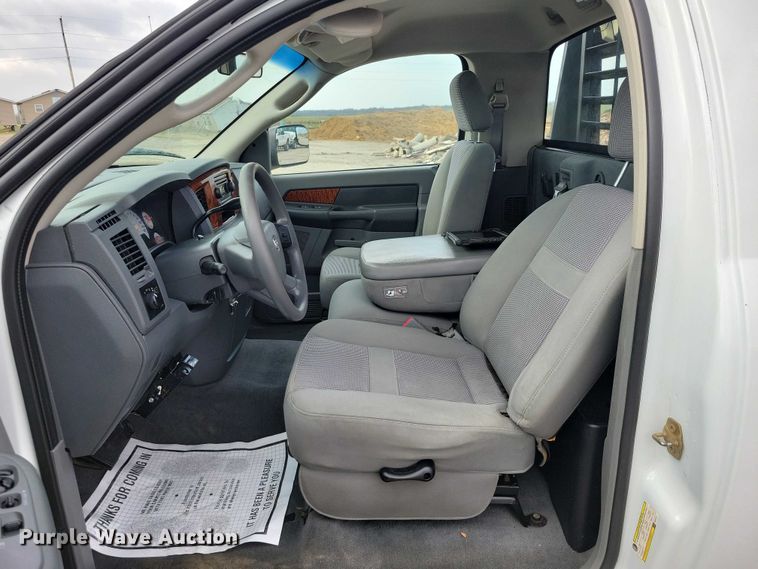 image for item DZ7024 2006 Dodge Ram 2500 flatbed pickup truck