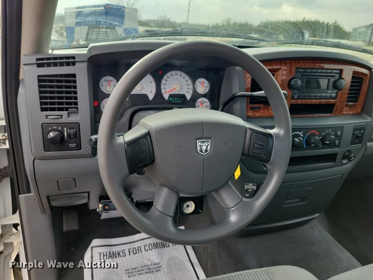 image for item DZ7024 2006 Dodge Ram 2500 flatbed pickup truck